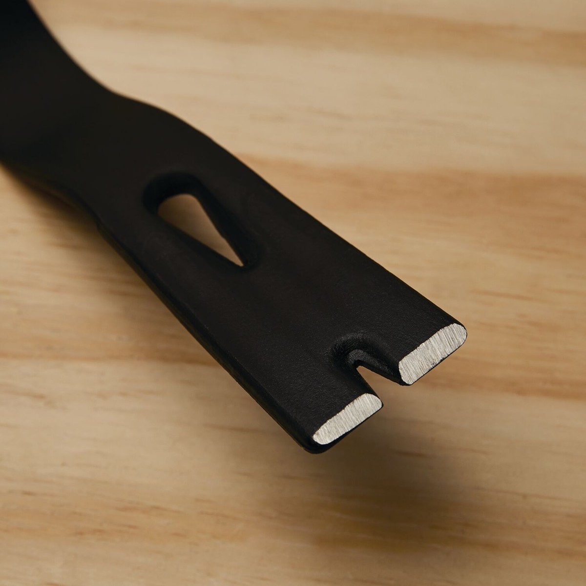 Stanley, 55-525, Pry Bar, 15.1 in; Steel, Curved, High-Performance Design